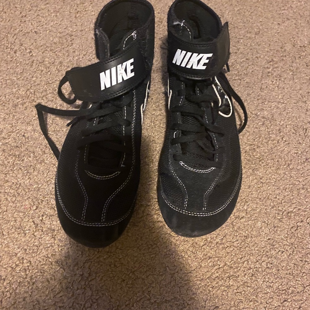 Wrestling shoes